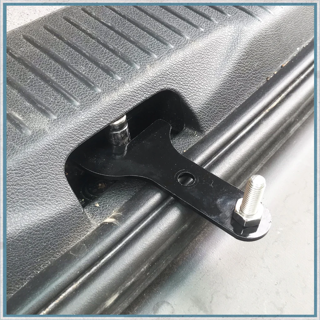 VW T5/T6 Rear Tailgate Air Vent Hook - Image 3