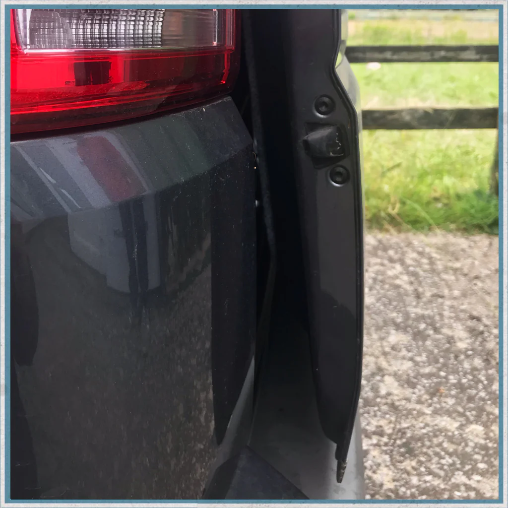 VW T5/T6 Rear Tailgate Air Vent Hook - Image 4