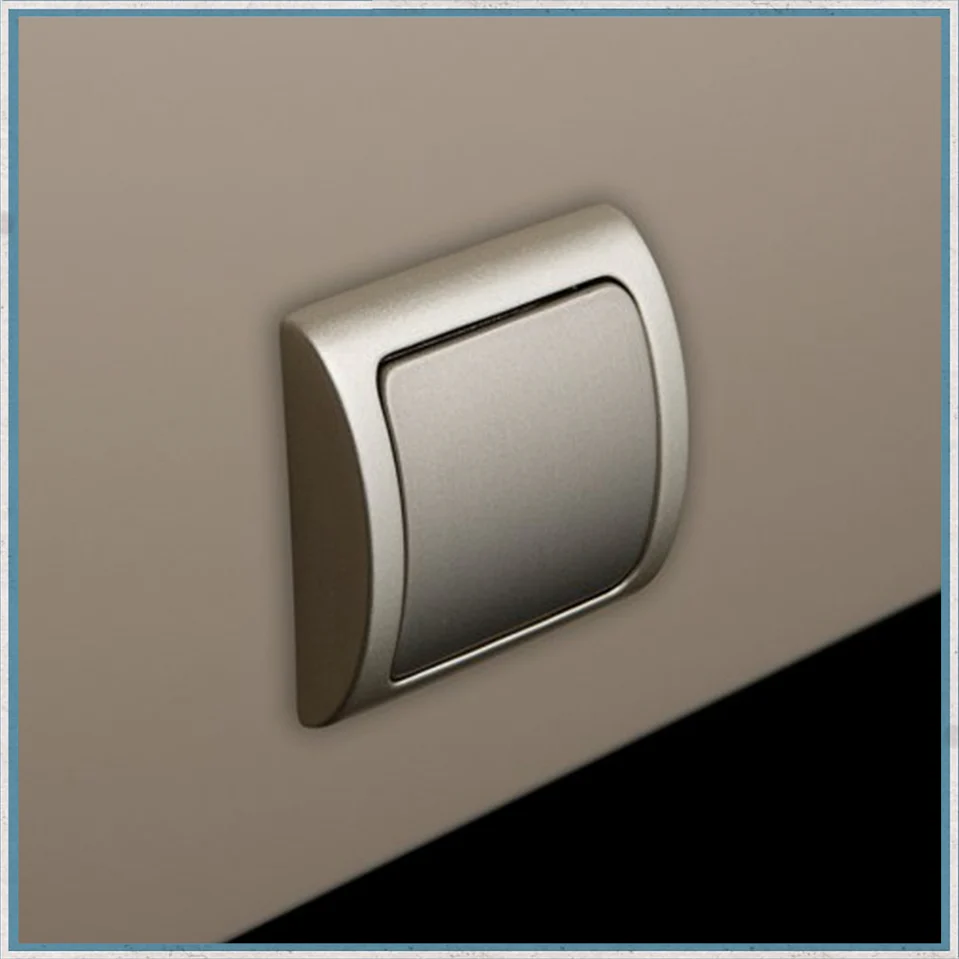 Baldacci Push Lock Catch with Standard Lock - Image 3